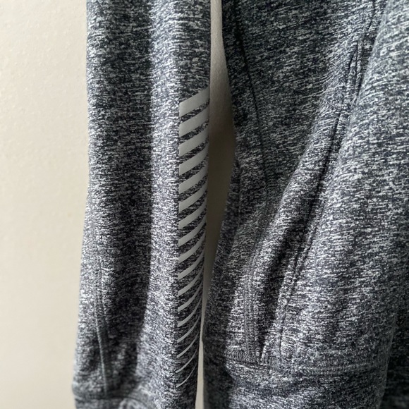 American Eagle Reflective Flex Workout Sweater - Picture 3 of 5